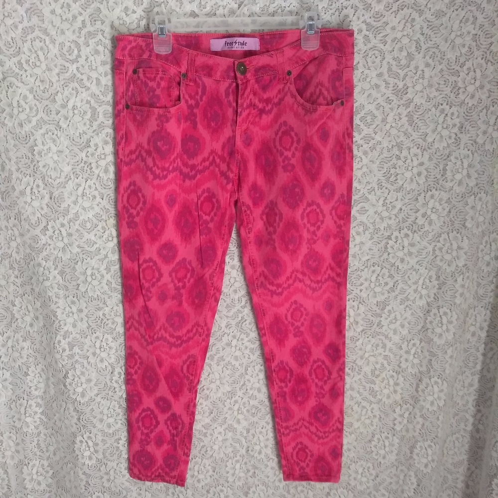Cute Pink Tribal Aztec Print Cropped Pants
