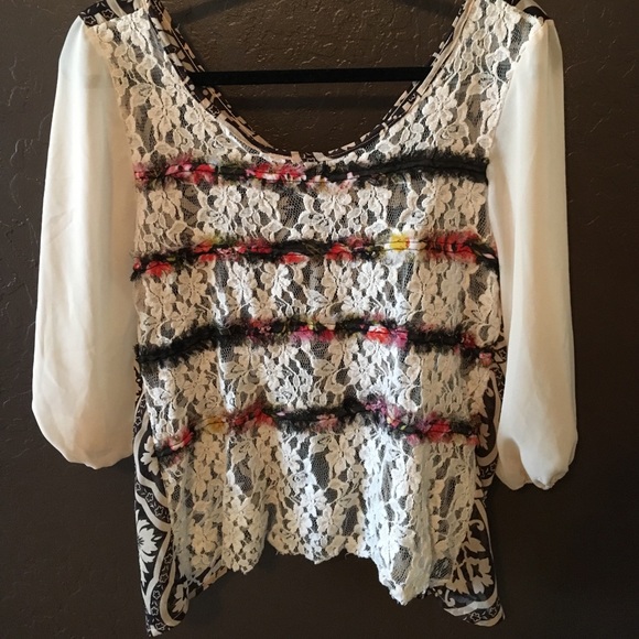 Mixed lace floral BKE top❤️ - Picture 1 of 3