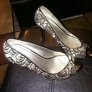 Size 9 1/2 Guess Peek Toe