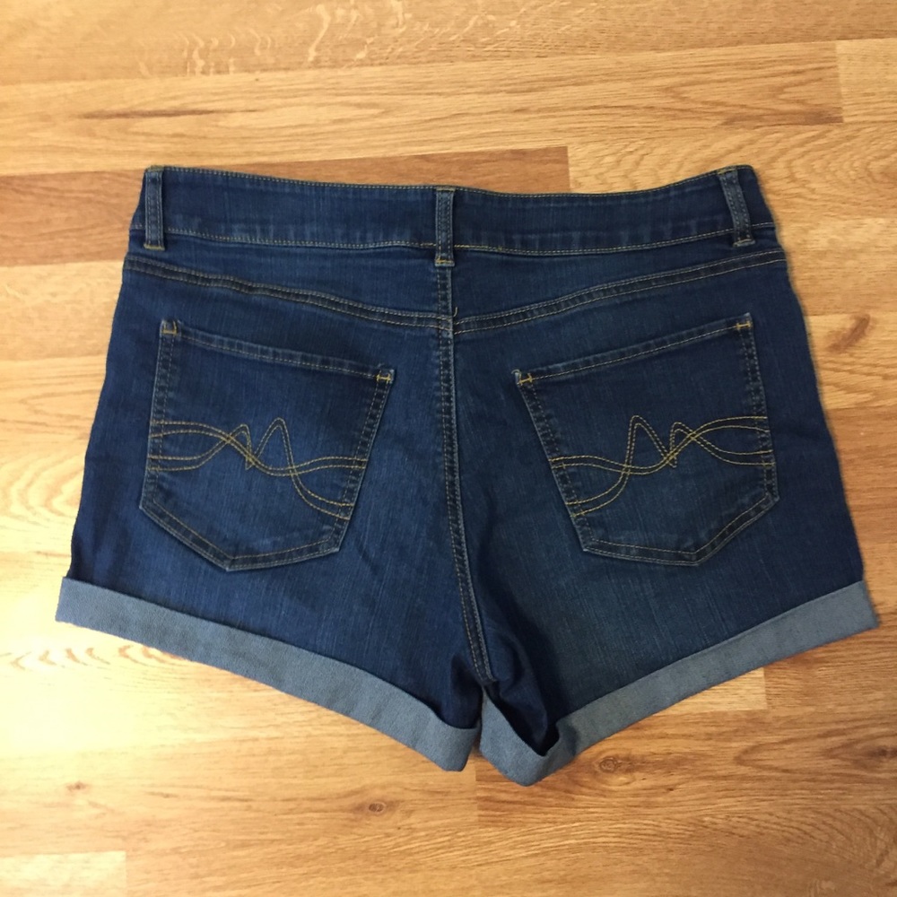 ❗️LAST CHANCE❗️NEW YORK & COMPANY Jean Shorts