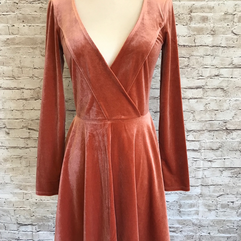 🍊HP🍊Kimchi Blue Velvet Surplice Dress Medium - Picture 6 of 8