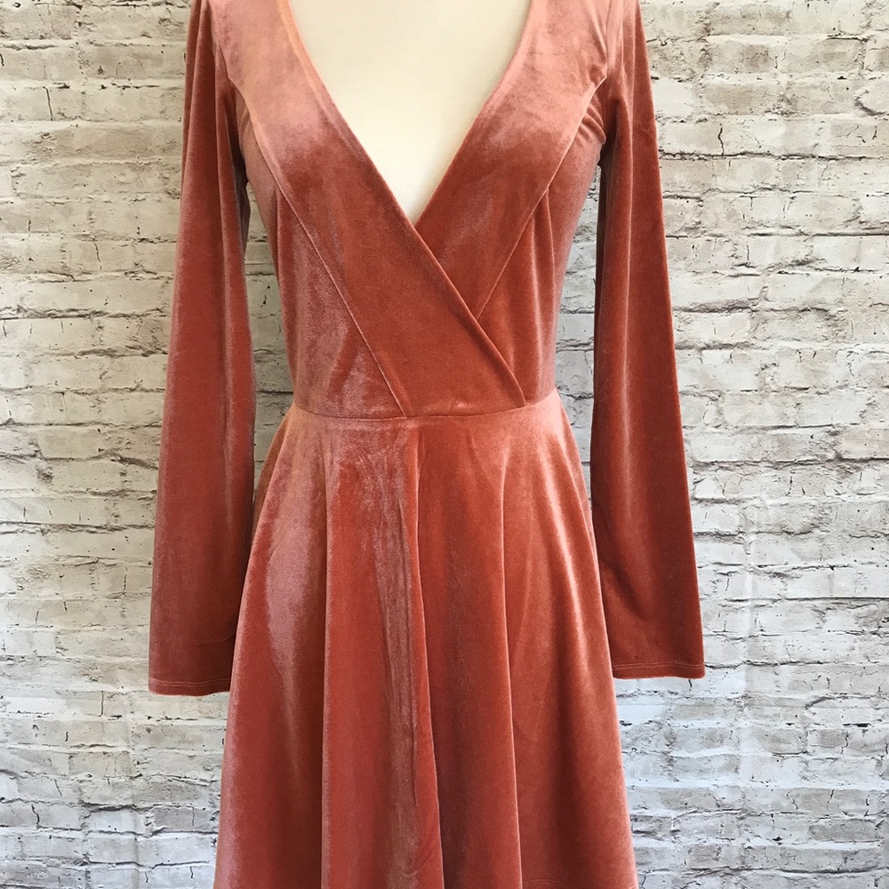 🍊HP🍊Kimchi Blue Velvet Surplice Dress Medium - Picture 8 of 8