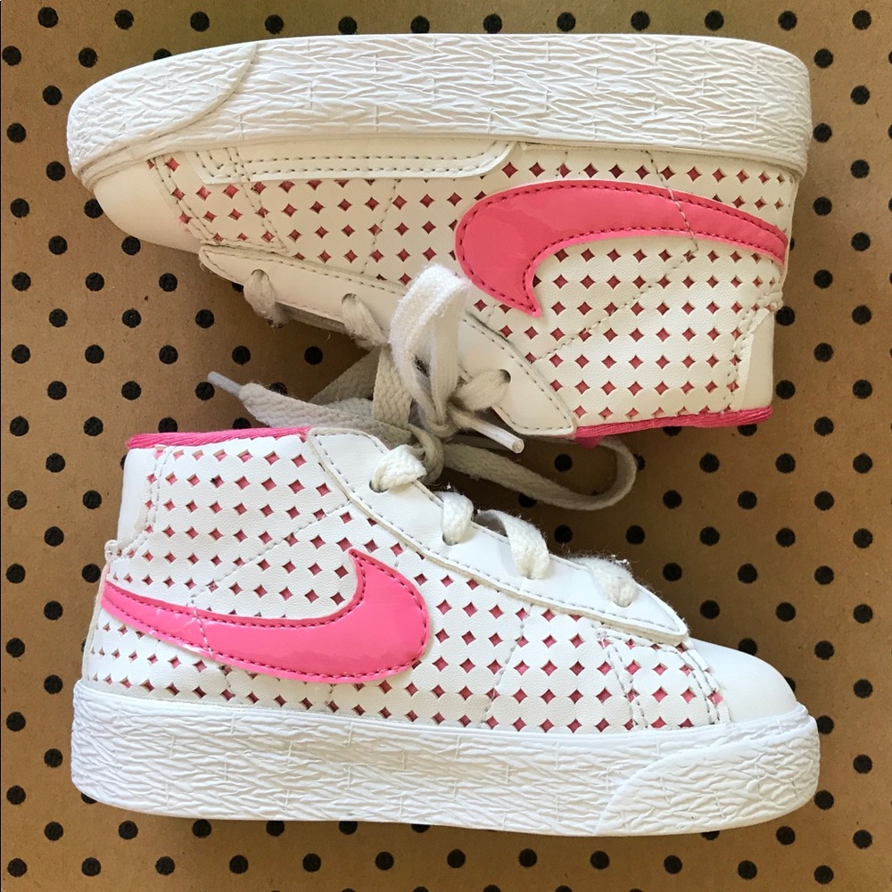 SUPER CUTE TODDLER GIRL NIKES