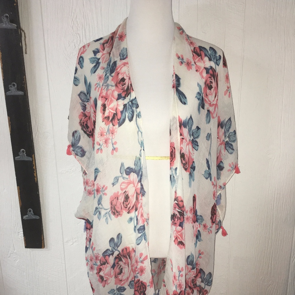 Heimish Floral print Kimono with tassels