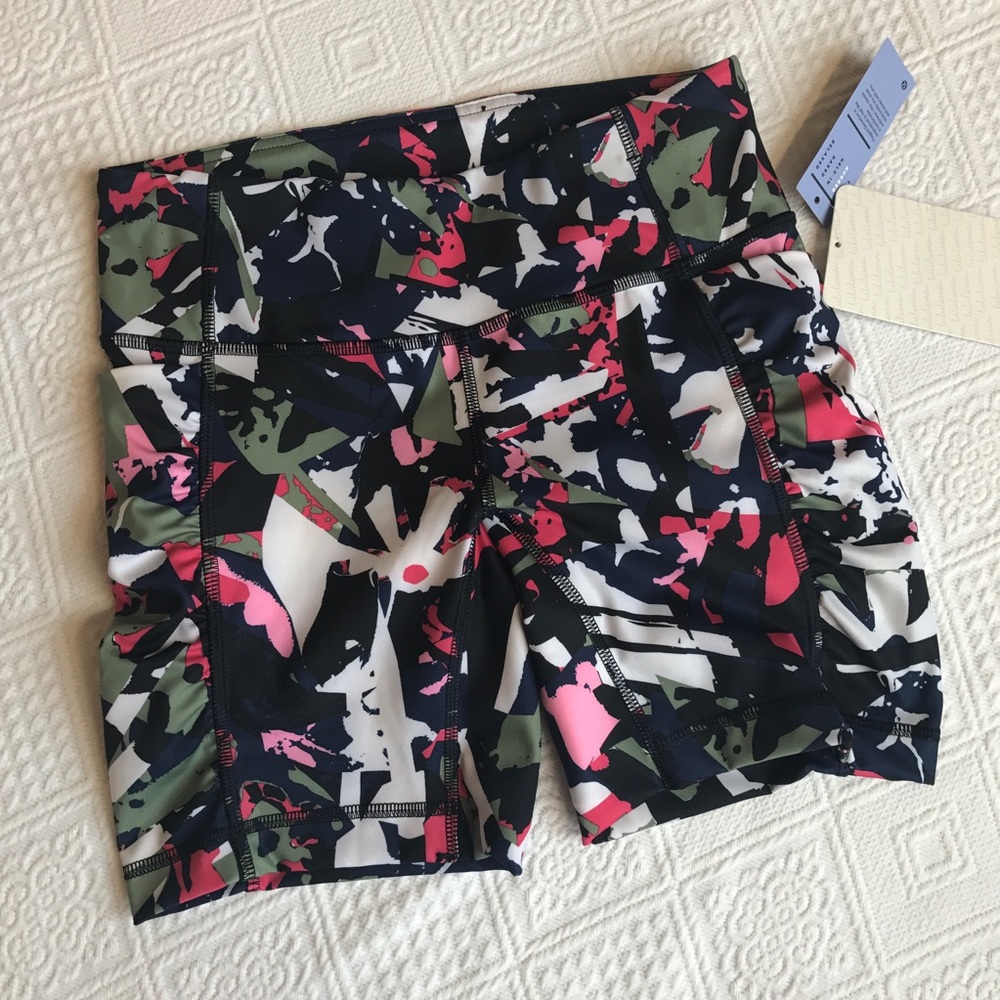 NWT Lululemon speed track shorts size 4