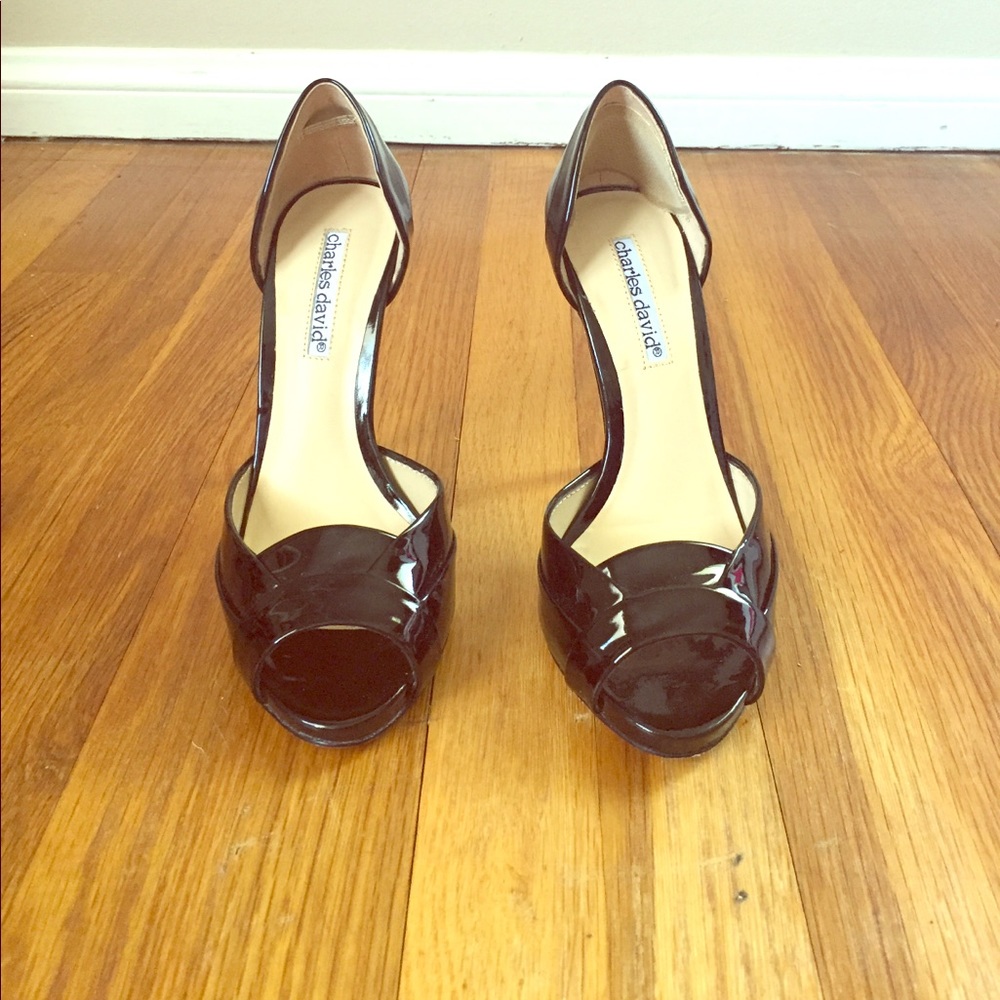 Classy black patent leather pump!