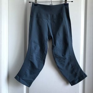 Lululemon In the flow crops