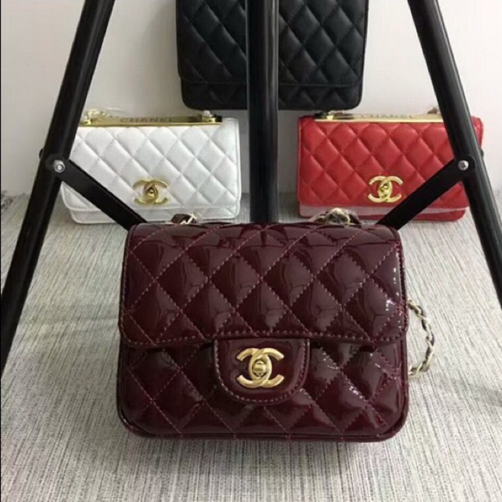 Brand new🎀 CHANEL 17cm pattern leather cross body