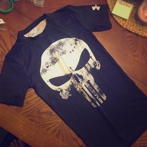 UNDER ARMOUR HEATGEAR MARVEL SKULL SHIRT