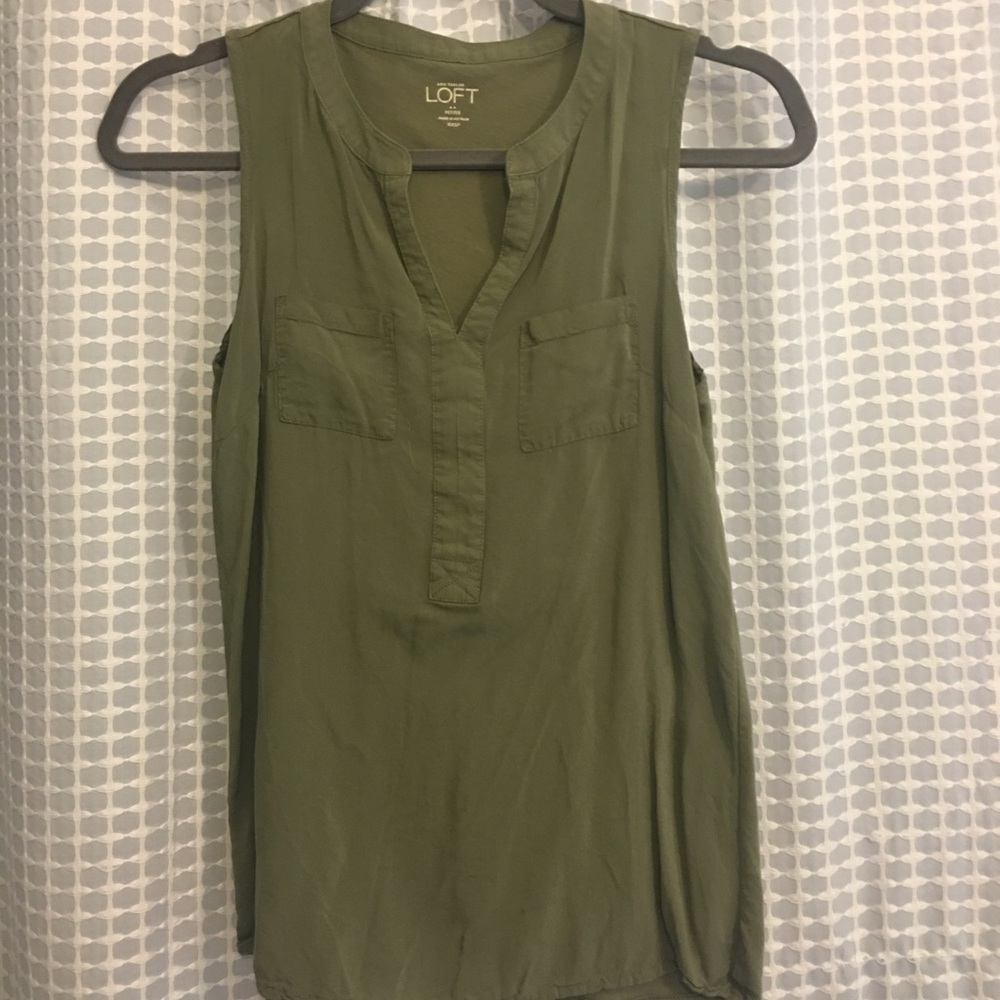 Anne Taylor Loft Classy army green tank