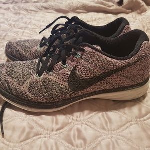 Nike purple lavender fly knit running shoes size 9