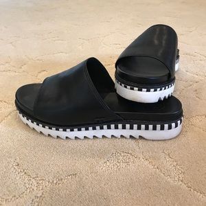 Black Slides Tory Burch -Like New barely worn