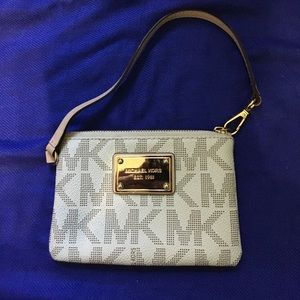 Michael Kors Vanilla Jet Set Logo Wristlet! ✨