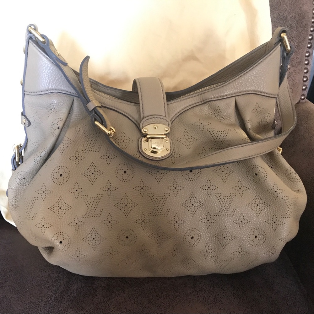 LOUIS VUITTON MAHINA XS HOBO BAG