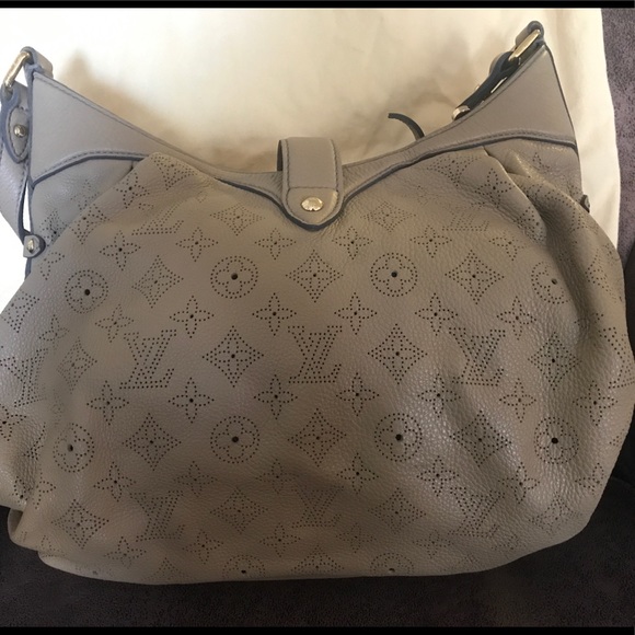 LOUIS VUITTON MAHINA XS HOBO BAG - Picture 2 of 7