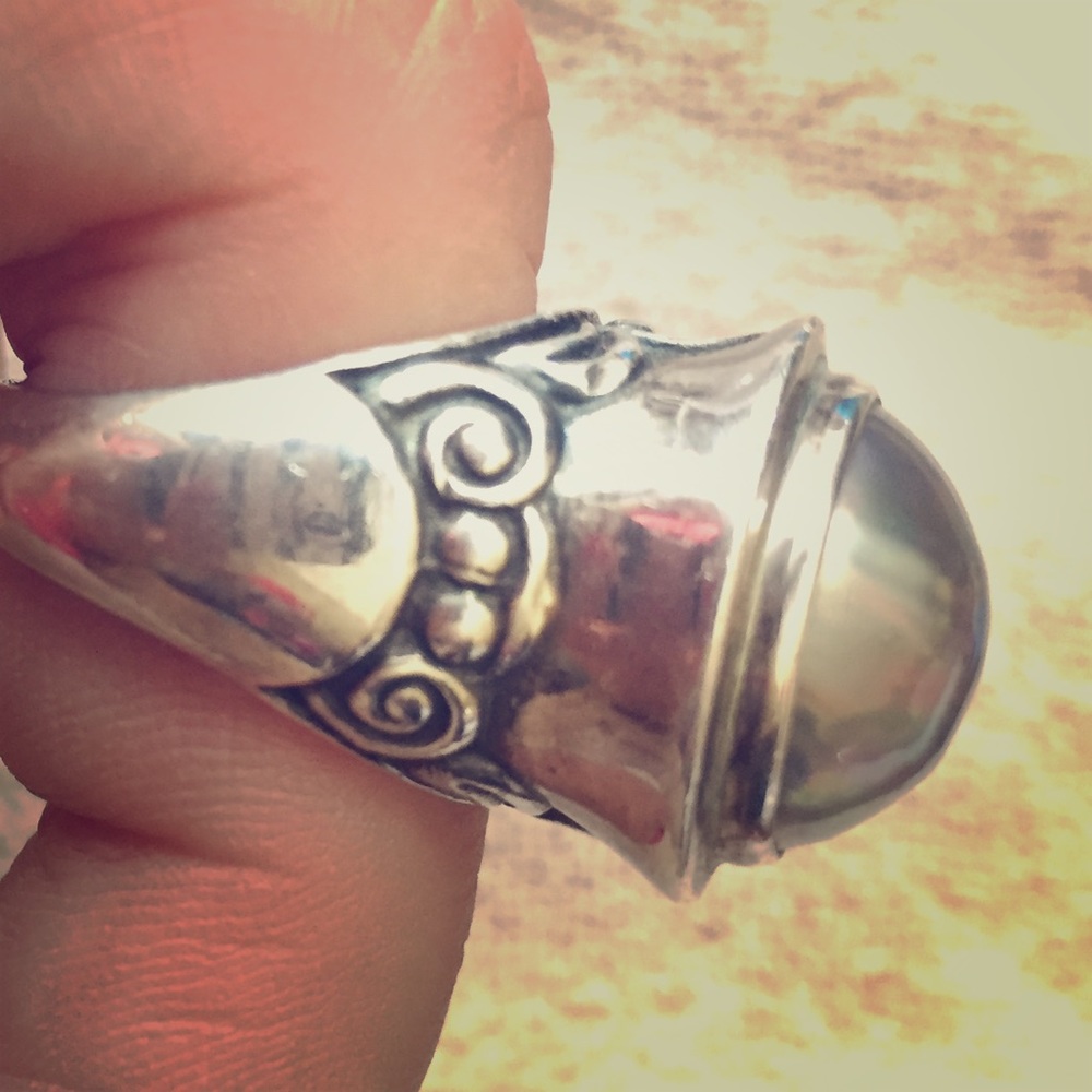 Sterling silver ring with grey pearlized Stine