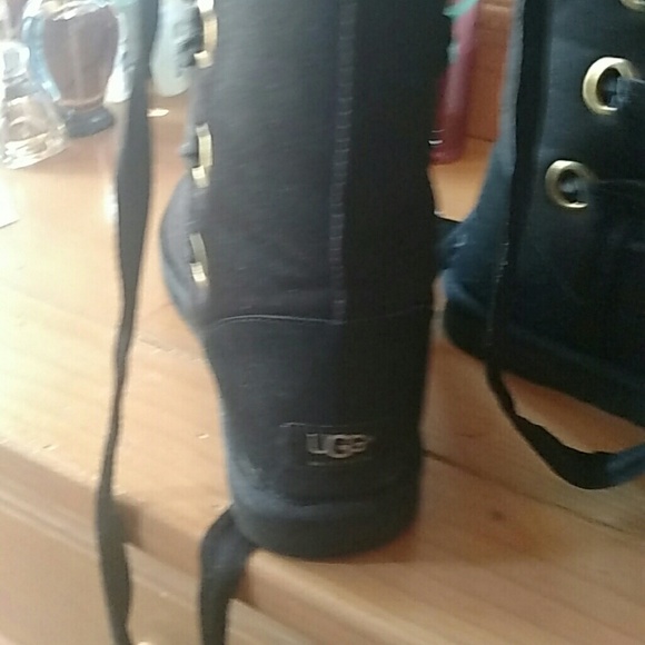 UGG Boots - Picture 2 of 2