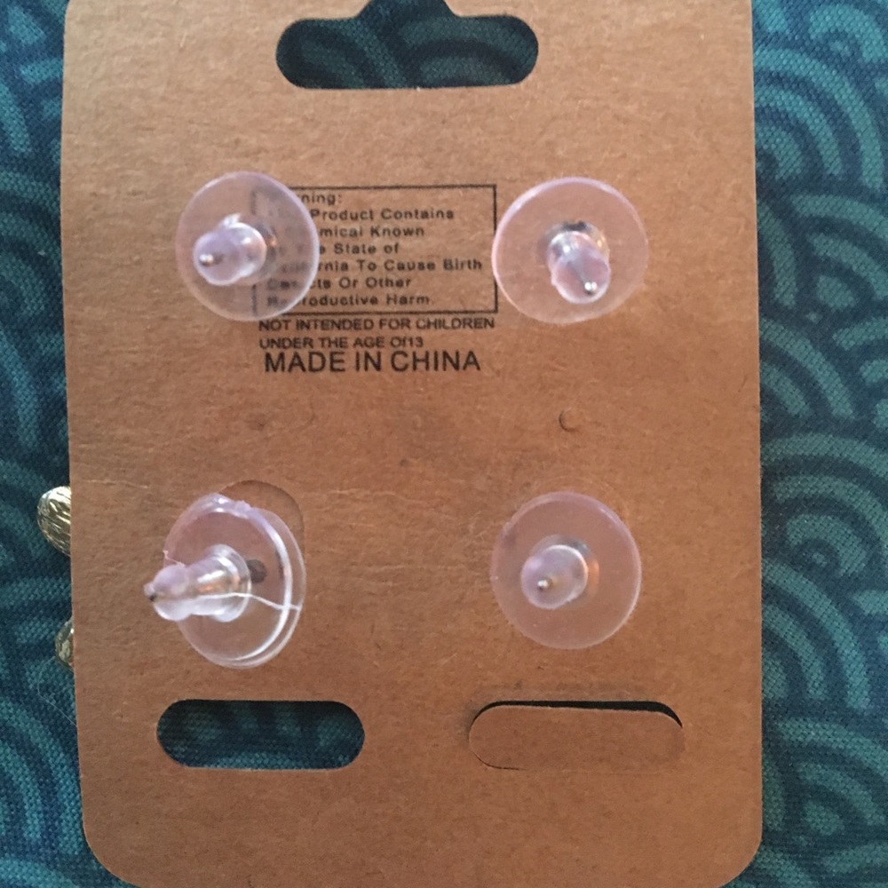 Cute Earring Set - Picture 2 of 2