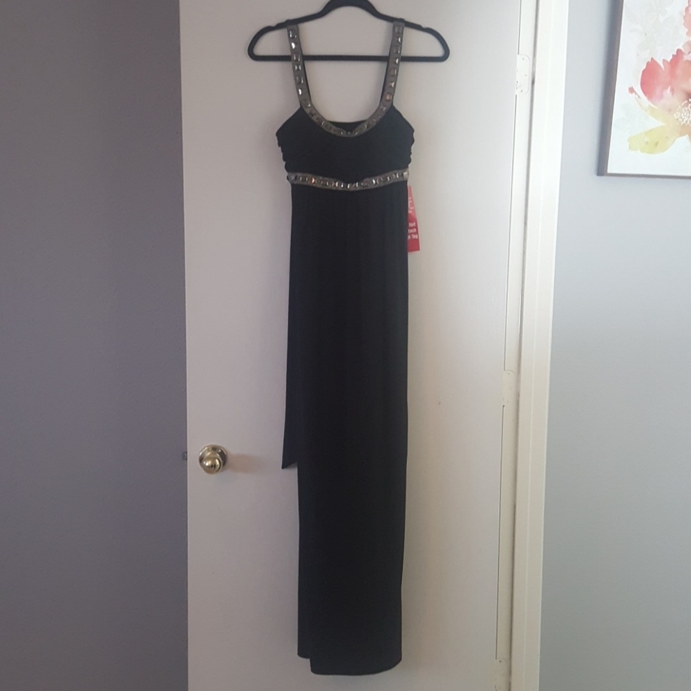 Black formal scoop neck dress!