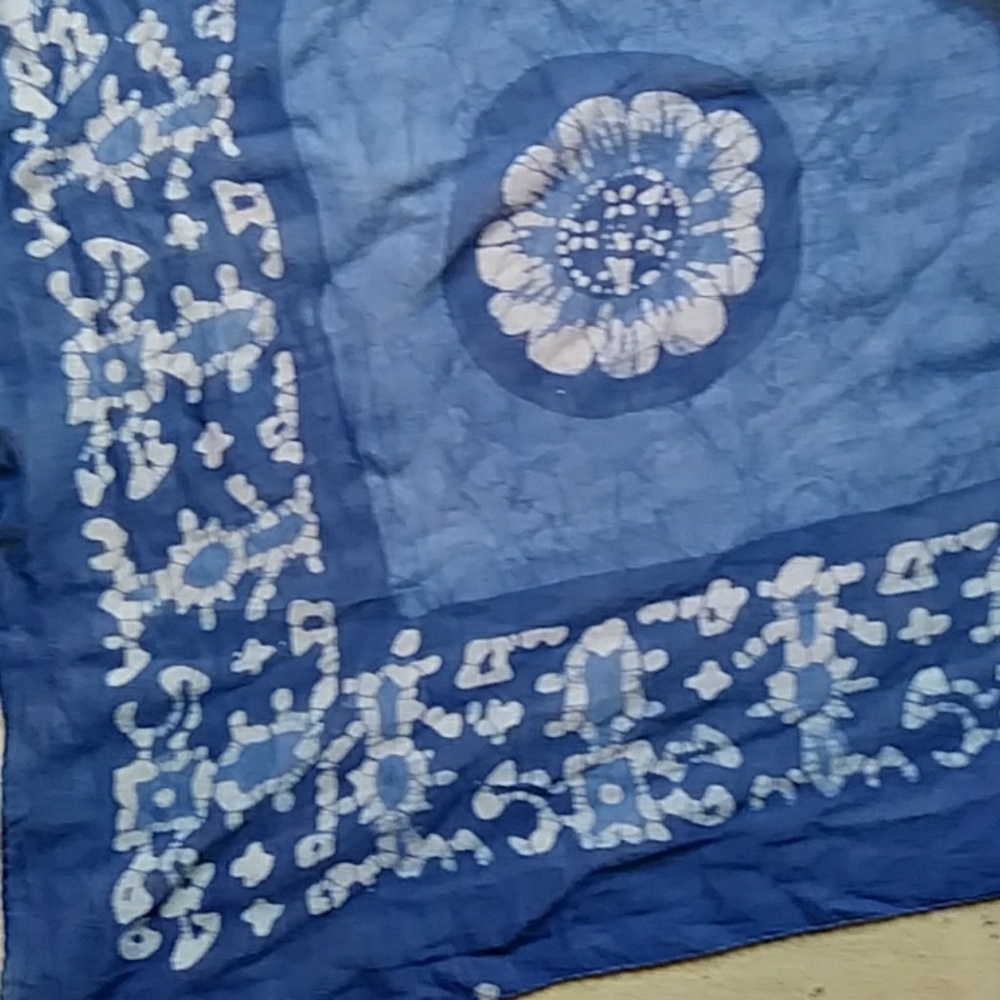 Lauren Liz blue cotton batik scarf-44 x 45 inches - Picture 2 of 3