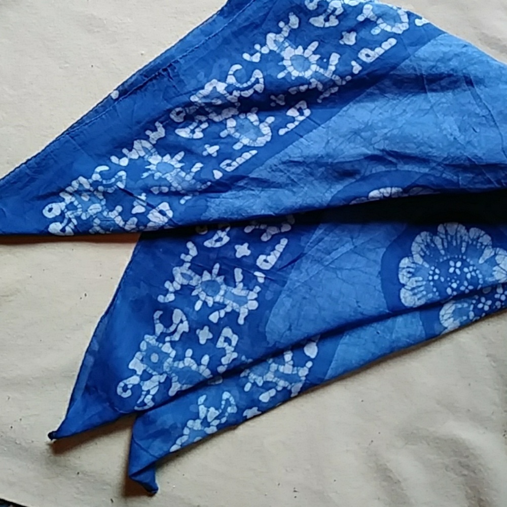 Lauren Liz blue cotton batik scarf-44 x 45 inches - Picture 3 of 3