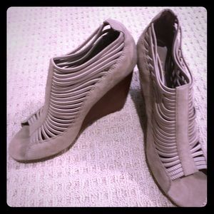 Mia wood wedges, in great condition!