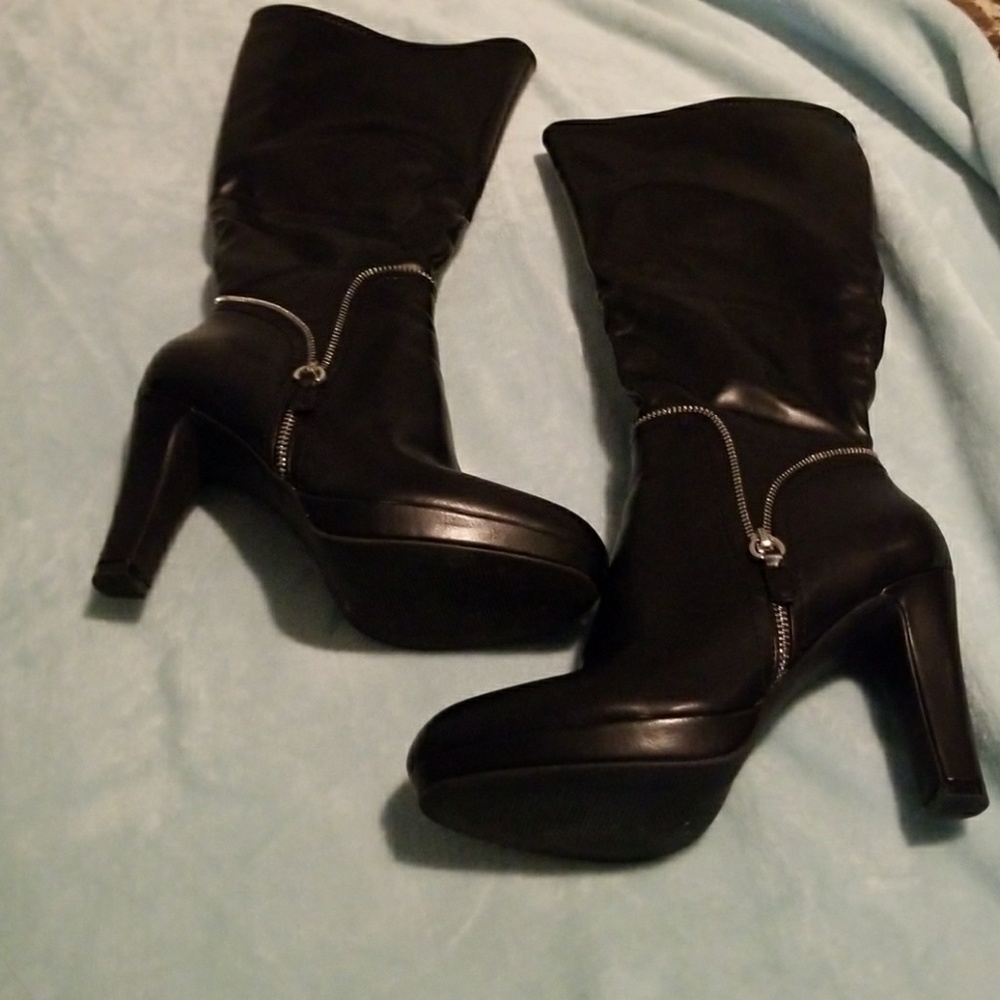 Shoes - Picture 2 of 3