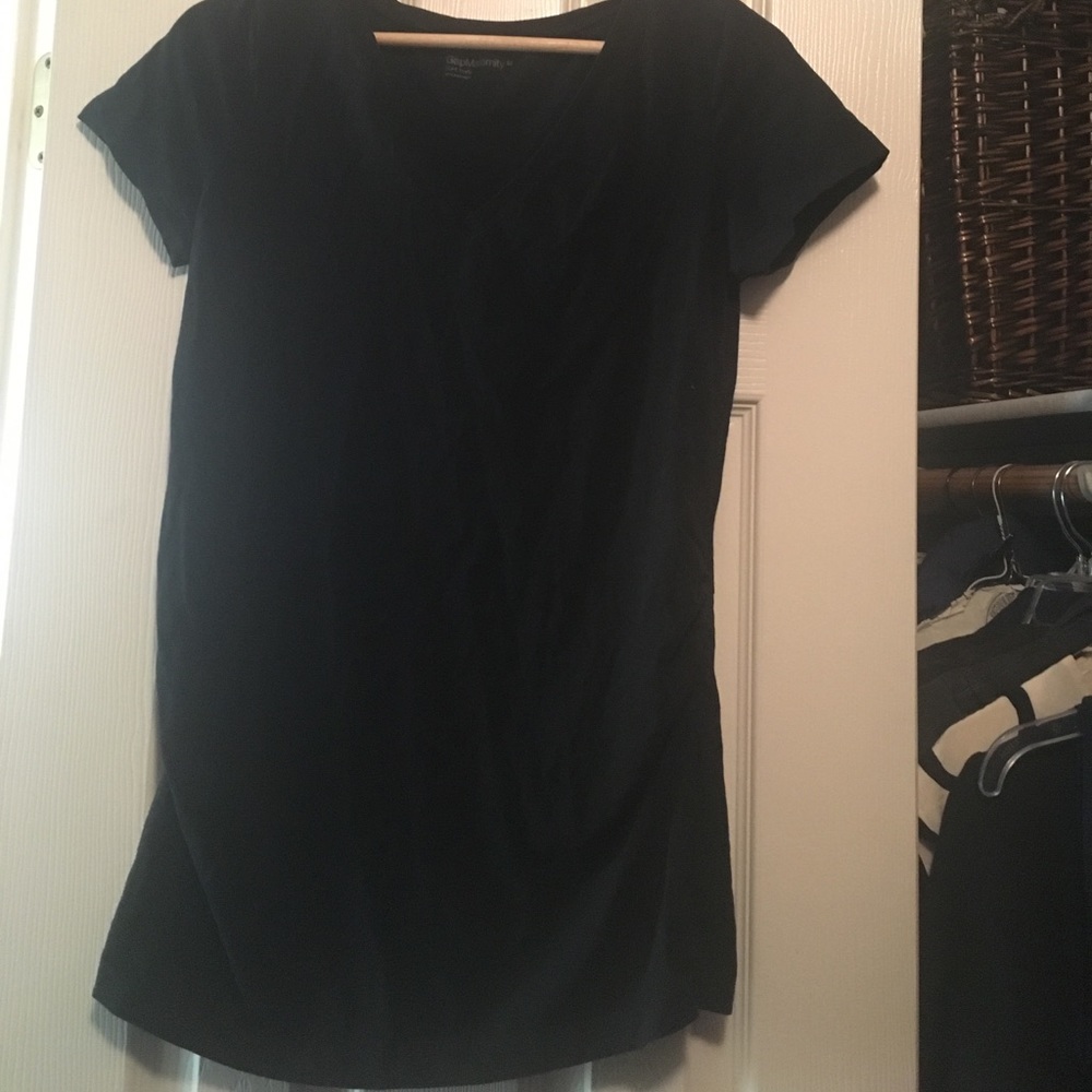 Gap Maternity black tee