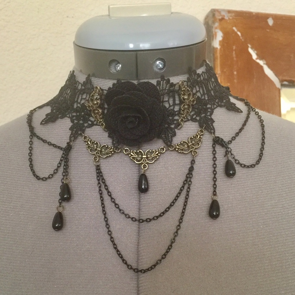 Black Rose Chocker