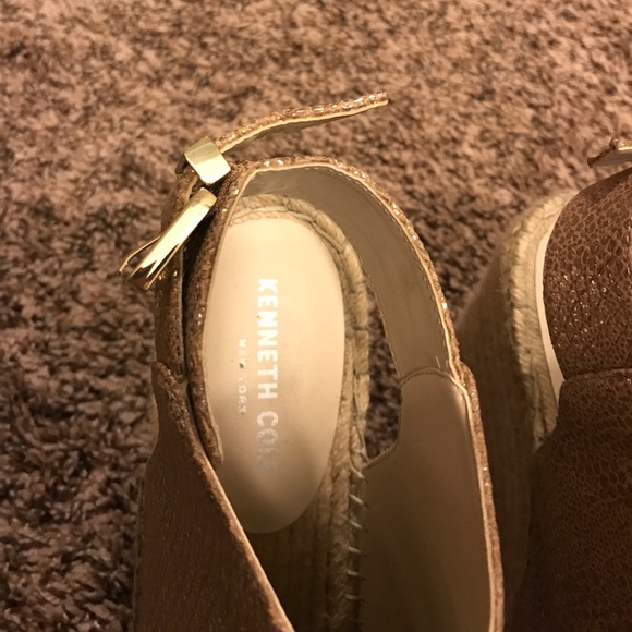 NWOT Kenneth Cole Wedges - Picture 3 of 3