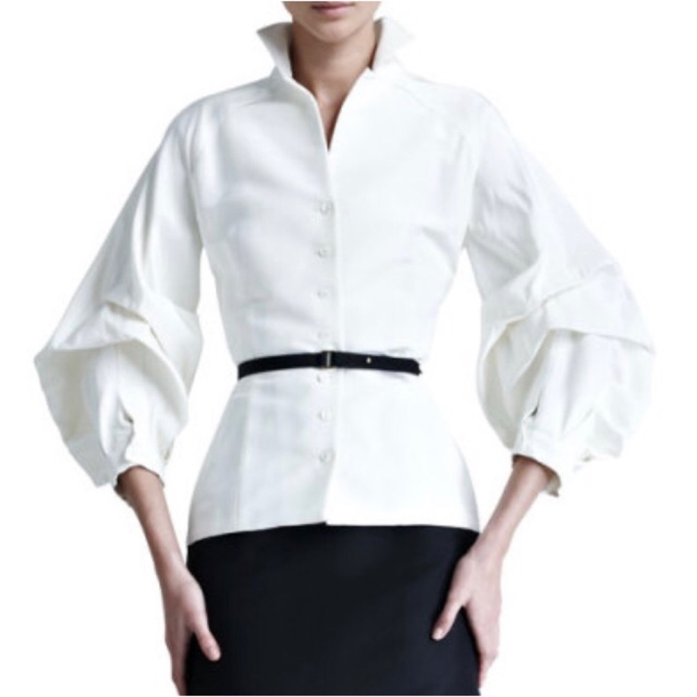 SOLD HP🎉 EUC Carolina Herrera Silk Faille Blouse - Picture 1 of 6