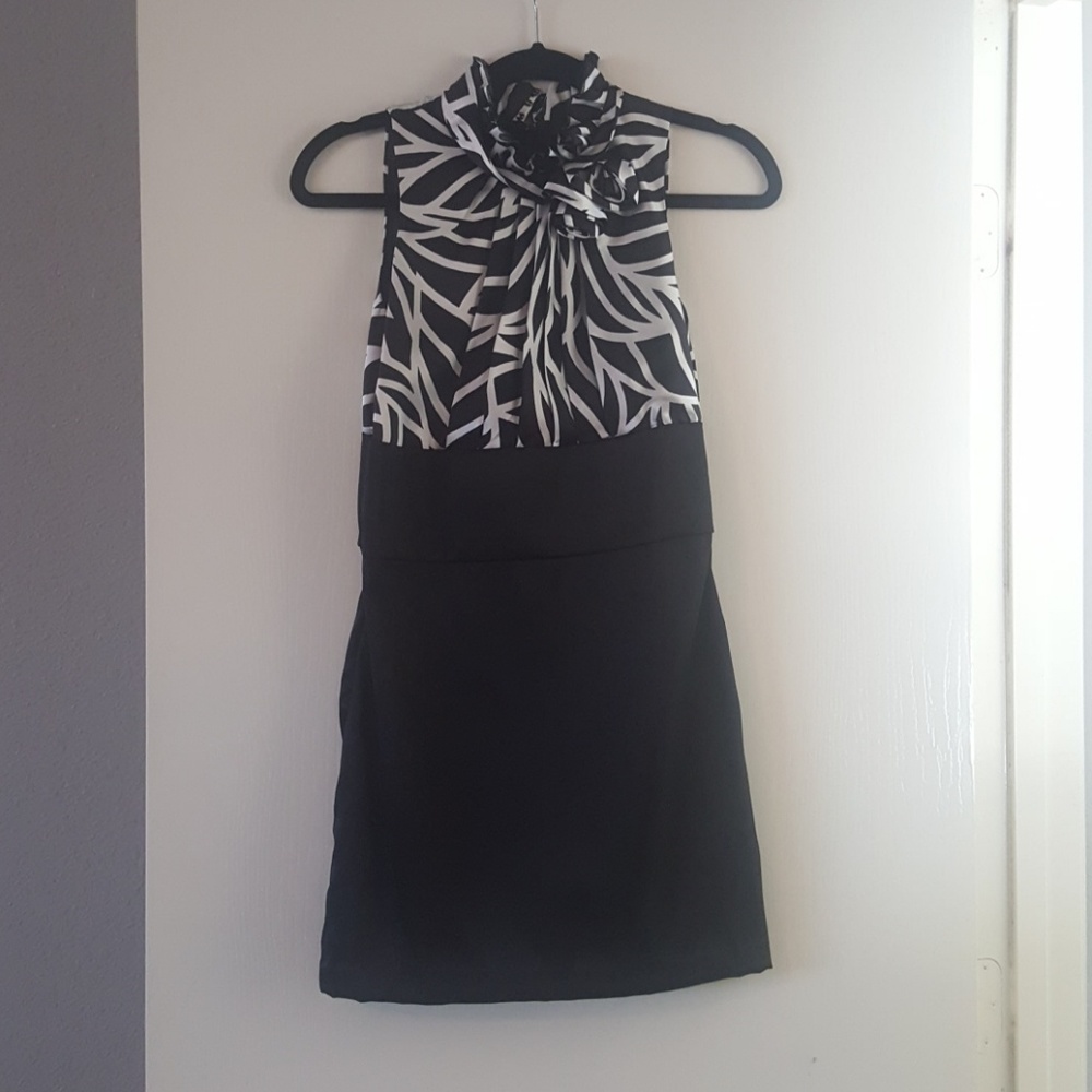 Gorgeous mini dress. Perfect for date night!