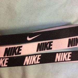 3 NWOT Nike headbands ✔️