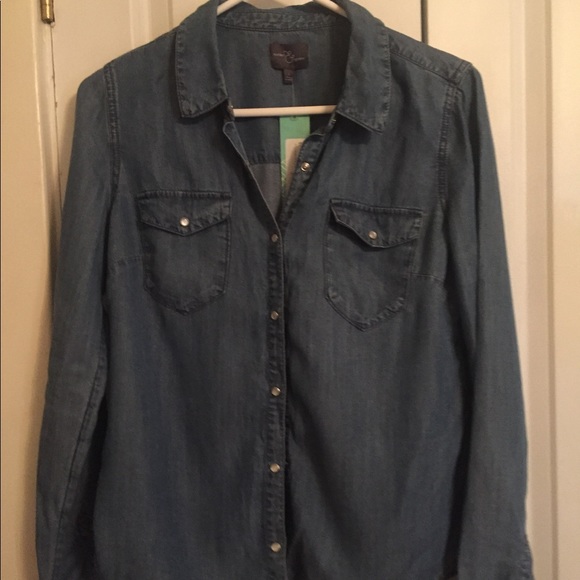 Market & Spruce Tops - Chambray shirt boutique brand