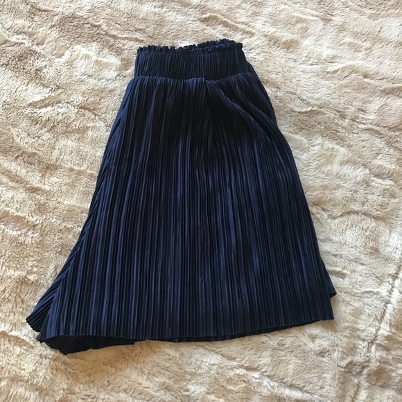 Dark navy dressy shorts ✨ - Picture 2 of 2