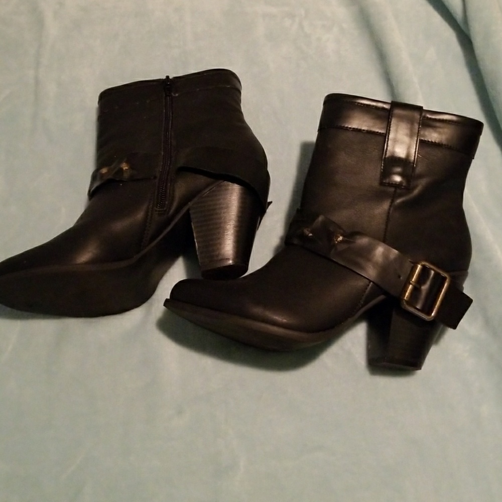 Shoes - Picture 2 of 4