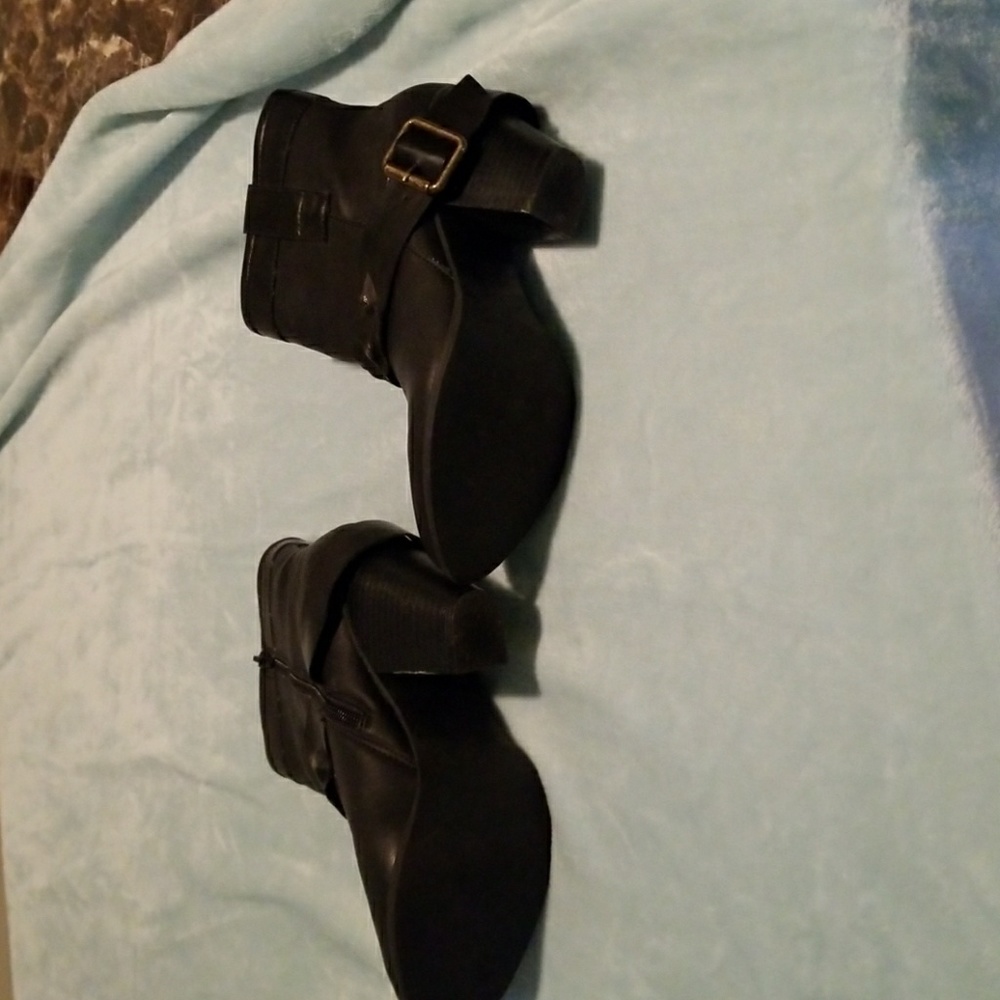 Shoes - Picture 3 of 4