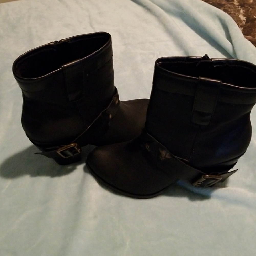 Shoes - Picture 4 of 4