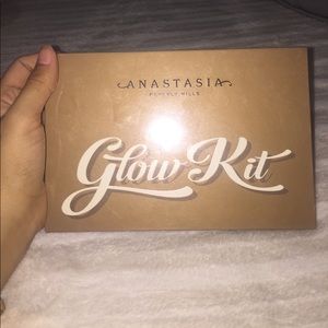 Highlight And Eyeshadow BUNDLE.