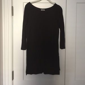 Incredibly Soft Hi/Low Black Tunic w/ Side Vents