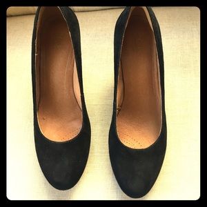Clarks NWOT black suede pumps
