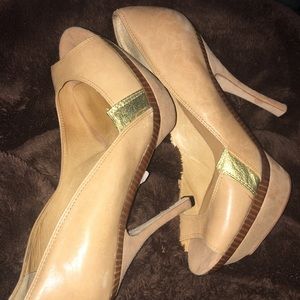 Platform peep toe pump