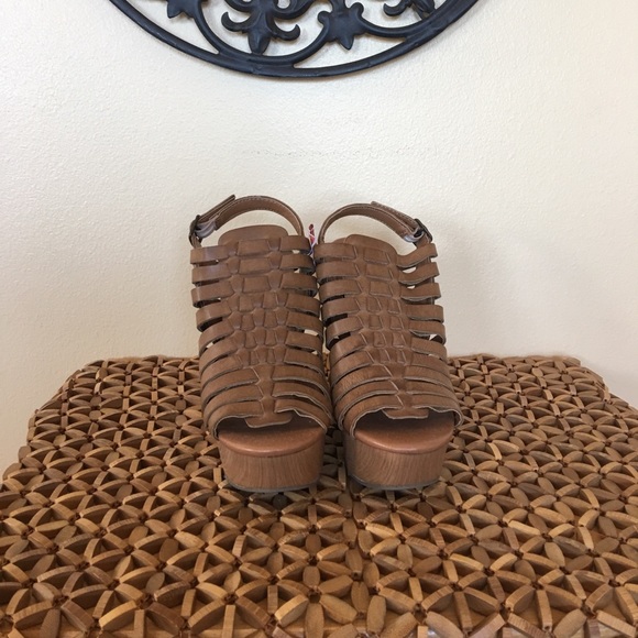 Mossimo Tan Colored Wedges - Picture 1 of 6