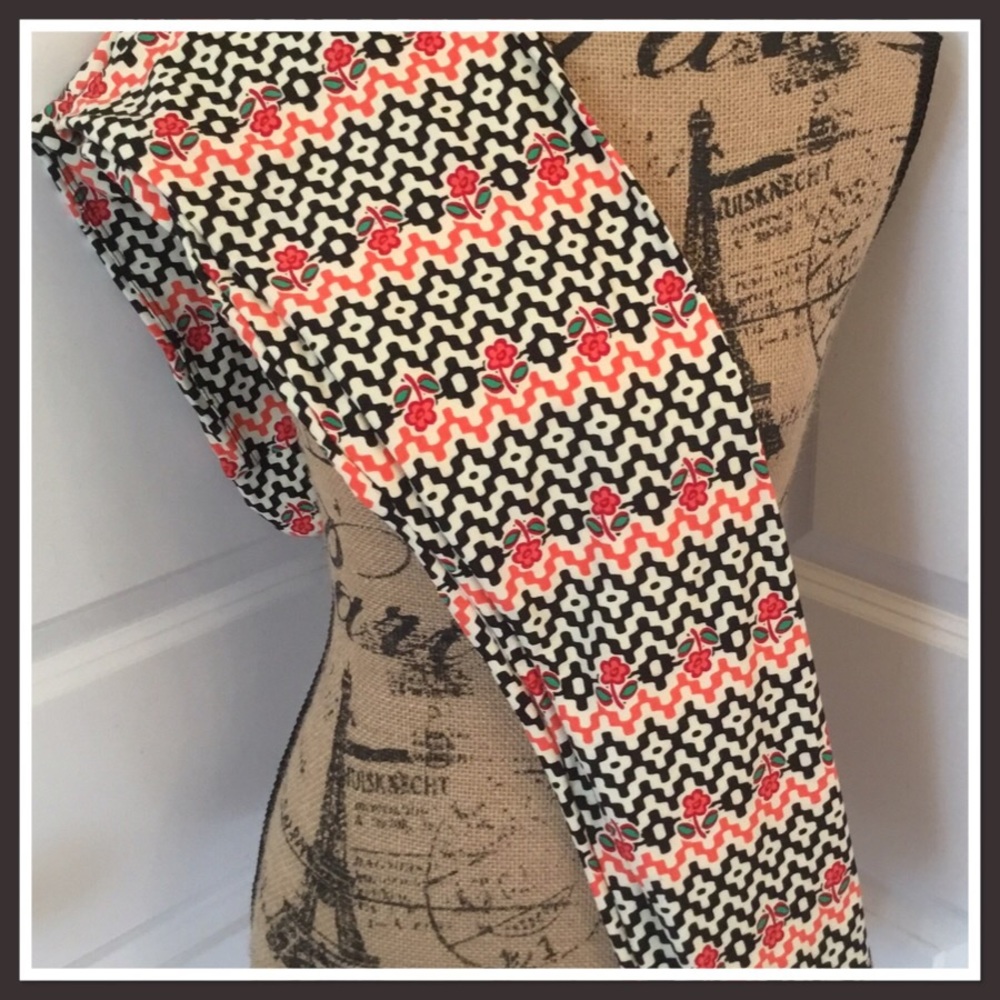 LuLaRoe Cream & Black Floral NWOT TC Leggings
