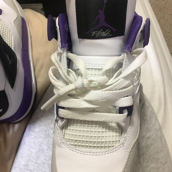 Jordan Retro 4s - Picture 2 of 5