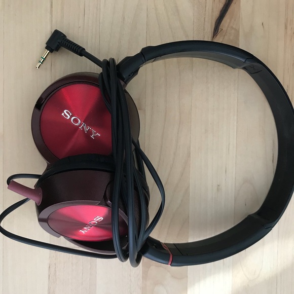 Sony headphones - Picture 1 of 2