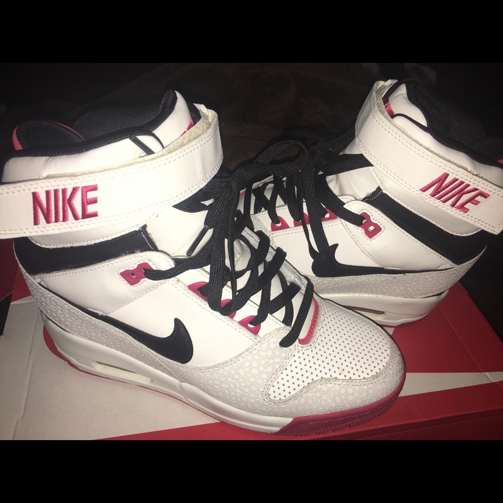 Woman’s Nike Air Revolution Sky High