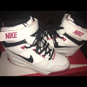 Woman’s Nike Air Revolution Sky High