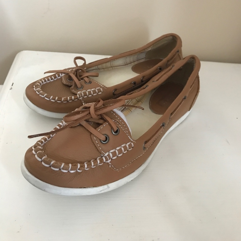 Preppy brown fake leather flats