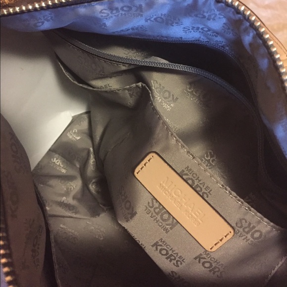 Michael Kors purse USED ONCE - Picture 4 of 6